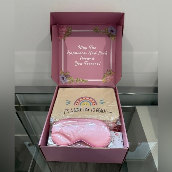 Gift Box with Blanket, Candle, Eye Mask, Socks, Mirror, Face Towel... - Picture 3 of 4